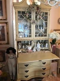 ANTIQUE WHITE SERPENTINE FRONT, SECRETARY DESK WITH HUTCH. WONDERFUL FOR DISPLAYING OR A USEFUL STORAGE FOR LINENS 