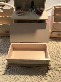 DOLL HOPE CHEST 