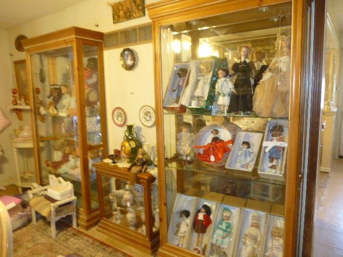 SEVERAL DISPLAY CABINETS