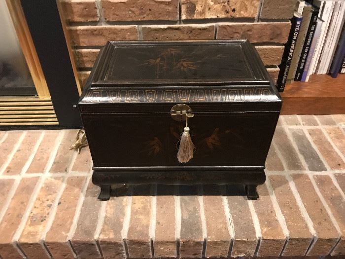 Small bombay oriental chest