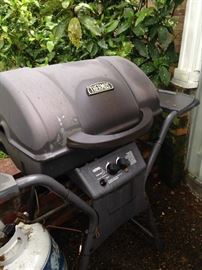 Thermos grill with TruFlame burner system