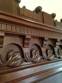 Curved leaf detailing