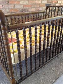 Jenny Lind baby bed