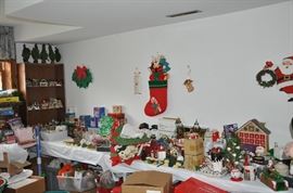 Basement Bedroom - Christmas Room!! 