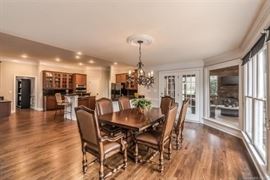 Hooker Wynterhall Collection Dining Room Set- Table 8 chairs and two leaves