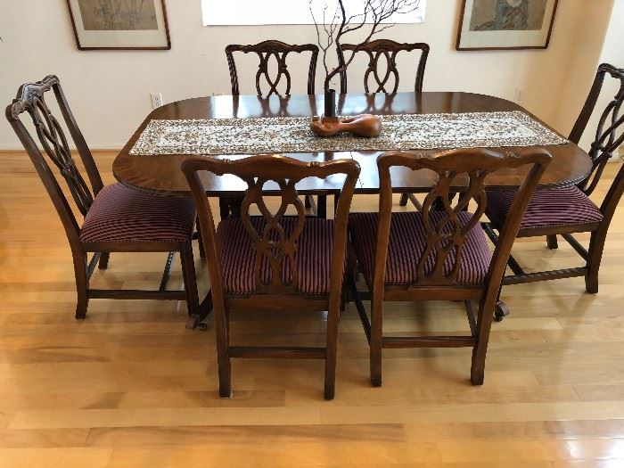 Gorgeous Chippendale dining room set - Seats 10 - 12 has leaves