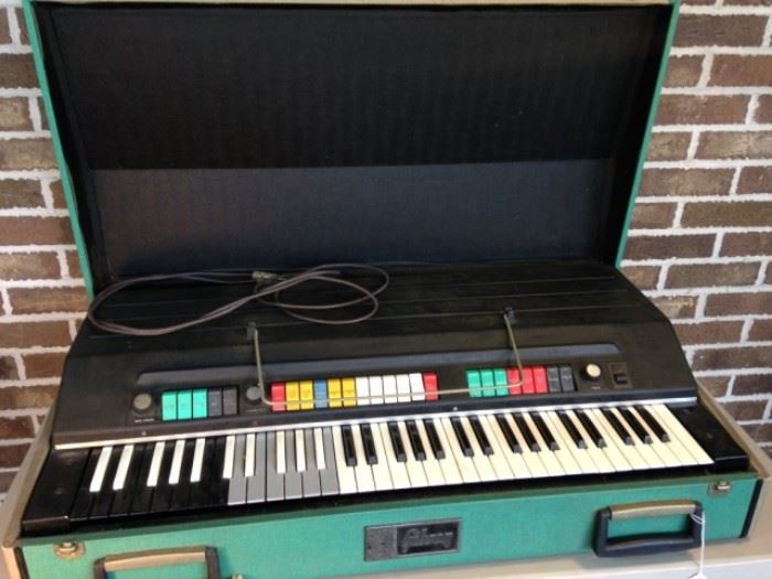 Gibson G101 portable keyboard with case, cover, keys, cord