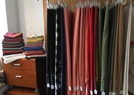 Colorful Table Cloths and Napkins in Good Condition