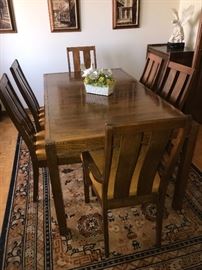 Dining room table with 6 chairs - includes a leaf!