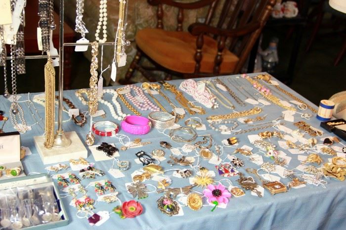 Fine & Costume Jewelry. Many Signed Pieces
