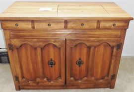 Sewing cabinet