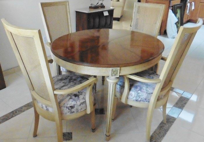 French provincial dining table, 4 chairs, 2 leaves