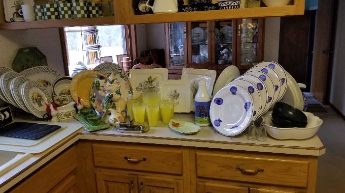 Villeroy & Boch Basket everyday china, Murano glass roosters, Fitz & Floyd Pig, Vintage Yellow water set, set of William and Sonoma Shell Dishes