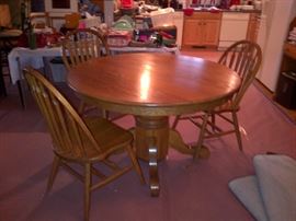Round Oak Pedestal Table