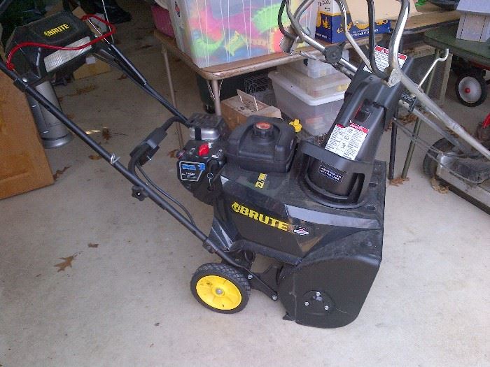 Heavy Duty Brute Snow Blower