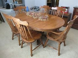 OAK DINING TABLE W/6 CHAIRS