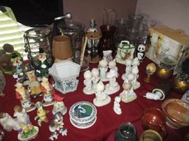 PRECIOUS MOMENTS, VASES