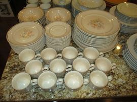 NORITAKE DISH SET