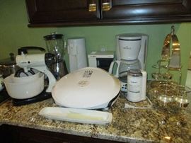 SMALL KITCHEN APPLIANCES 