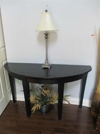 ENTRY TABLE, LAMP, FLORAL
