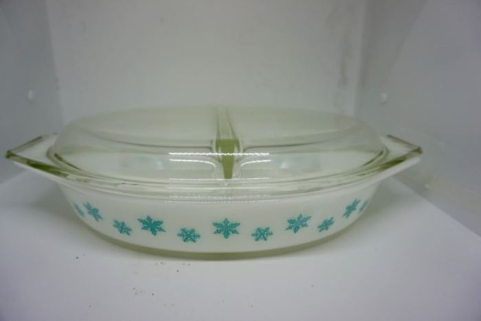 Pyrex Divided Casserole Dish w/glass lid