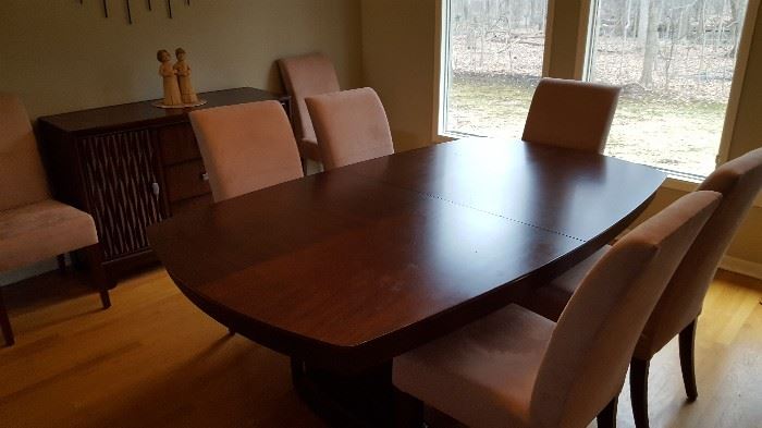 Steve Yzerman brand dining Table w 8 Chairs