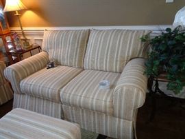 love seat w/ottoman