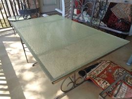 patio set, has chairs