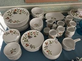 Noritake Berries Set