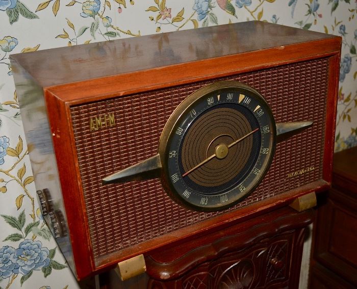 Vintage AM//FM Radio