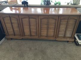 Sears Solid State Turntable stereo console by Silvertone