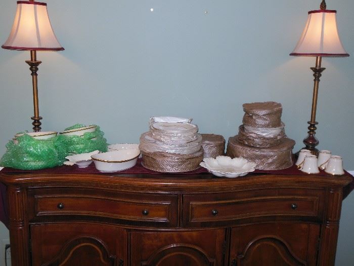 Huge set of Beautiful LENOX ETERNAL Bone China with Gold Trim all in excellent condition!!