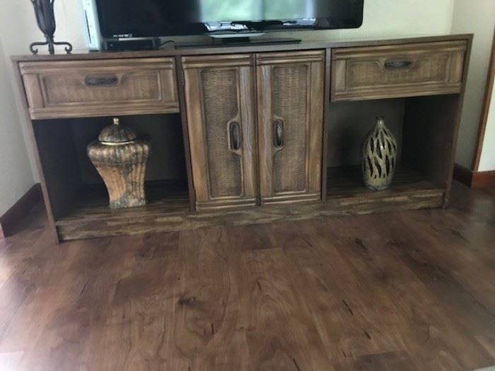 Media stand/cabinet