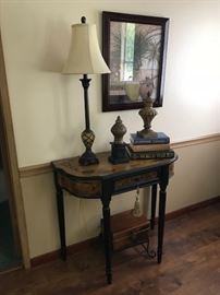 Console table, buffet lamp, mirror and decor items