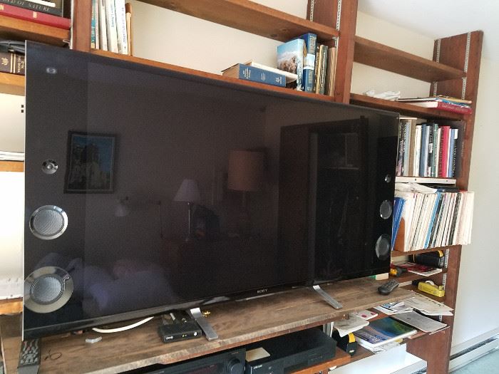 2014 Sony XBR-55X900B  Originally 4000.00 ! The best sound from a stand alone TV with built in Sub Woofer !