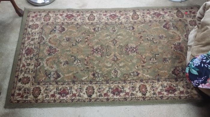 Small oriental rug perfect for mat in front of door or bathroom