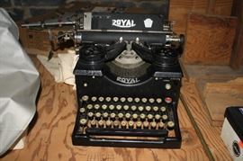Vintage Royal Typerwriter, comes with unused ribbon.