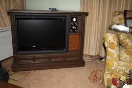 Seventies era Curtis Mathes TV Cabinet with Vizio LED HD TV inside--great for your retro décor!