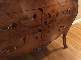 Closeup view of Bombe chest inlay