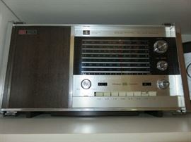 Vintage World Master Solid State Multi Band Radio