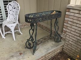 Iron planter 