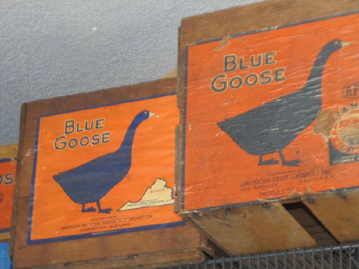 Sale held by Blue Goose Vintage-Markets-Estates.  