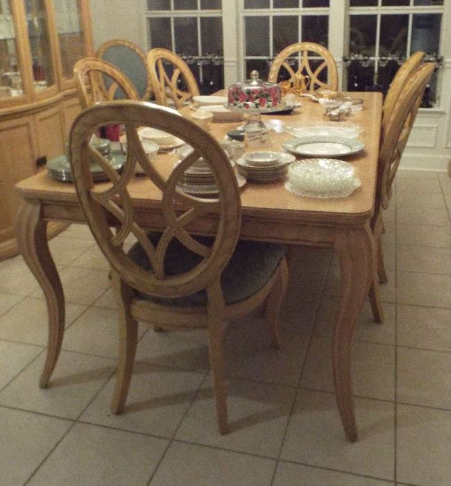 Beautiful dining table & eight chairs