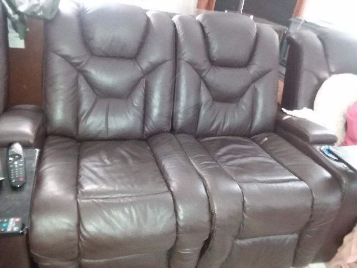 LEATHER THEATRE SEATING GROUP