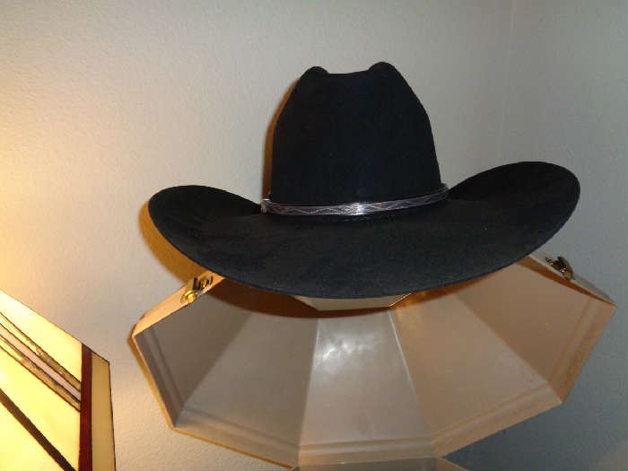 hat w/silver hat band