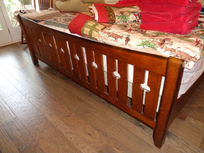 foot board of king bed
