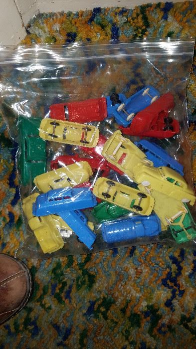 Bag of vintage plastic cars & trucks