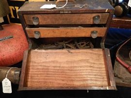 MACHINISTS BOX W/ CALIPERS & STANLEY RULES