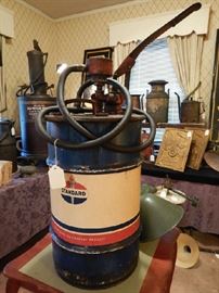 EARLY STANDARD OIL CO VACUUM OIL PUMPER