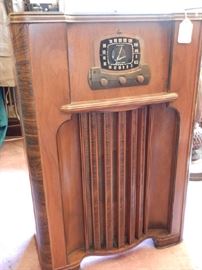 MAJESTIC FLOOR RADIO